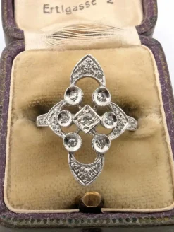 Superbe bague en platine avec diamants naturels