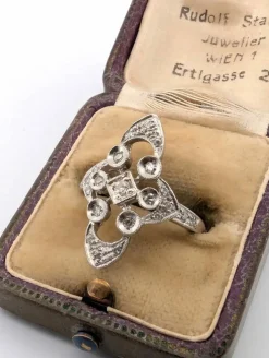 Superbe bague en platine avec diamants naturels