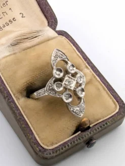 Superbe bague en platine avec diamants naturels
