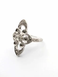 Superbe bague en platine avec diamants naturels