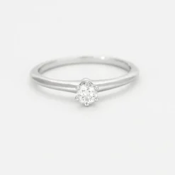TIFFANY & CO. Bague solitaire diamant et platine