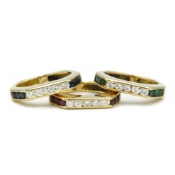 Triple bague Or jaune Diamants Emeraude Saphir Rubis