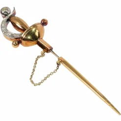 Une broche épée vintage ornée de diamants