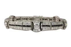 Une déclaration éblouissante d'Art Déco : Bracelet en platine avec diamants et onyx