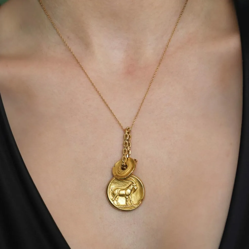 VAN CLEEF & ARPELS - GEORGE L'ENFANT - Médaille Zodiaque Capricorne or jaune