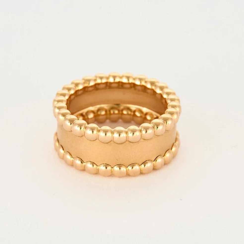 Van Cleef & Arpels Bague perlé en or rose satiné.