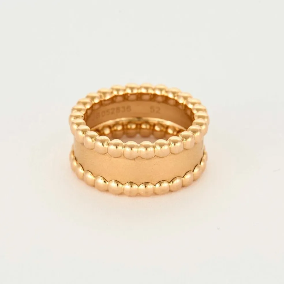 Van Cleef & Arpels Bague perlé en or rose satiné.