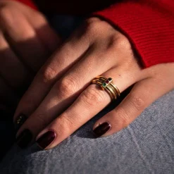 YVES SAINT LAURENT - Bague or jaune, rubis, émeraude et saphir